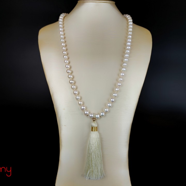 Long pearl necklace with tassel